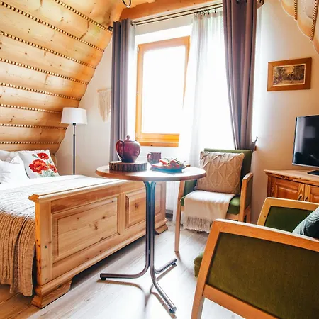 Maly Dworek Habitación en casa particular